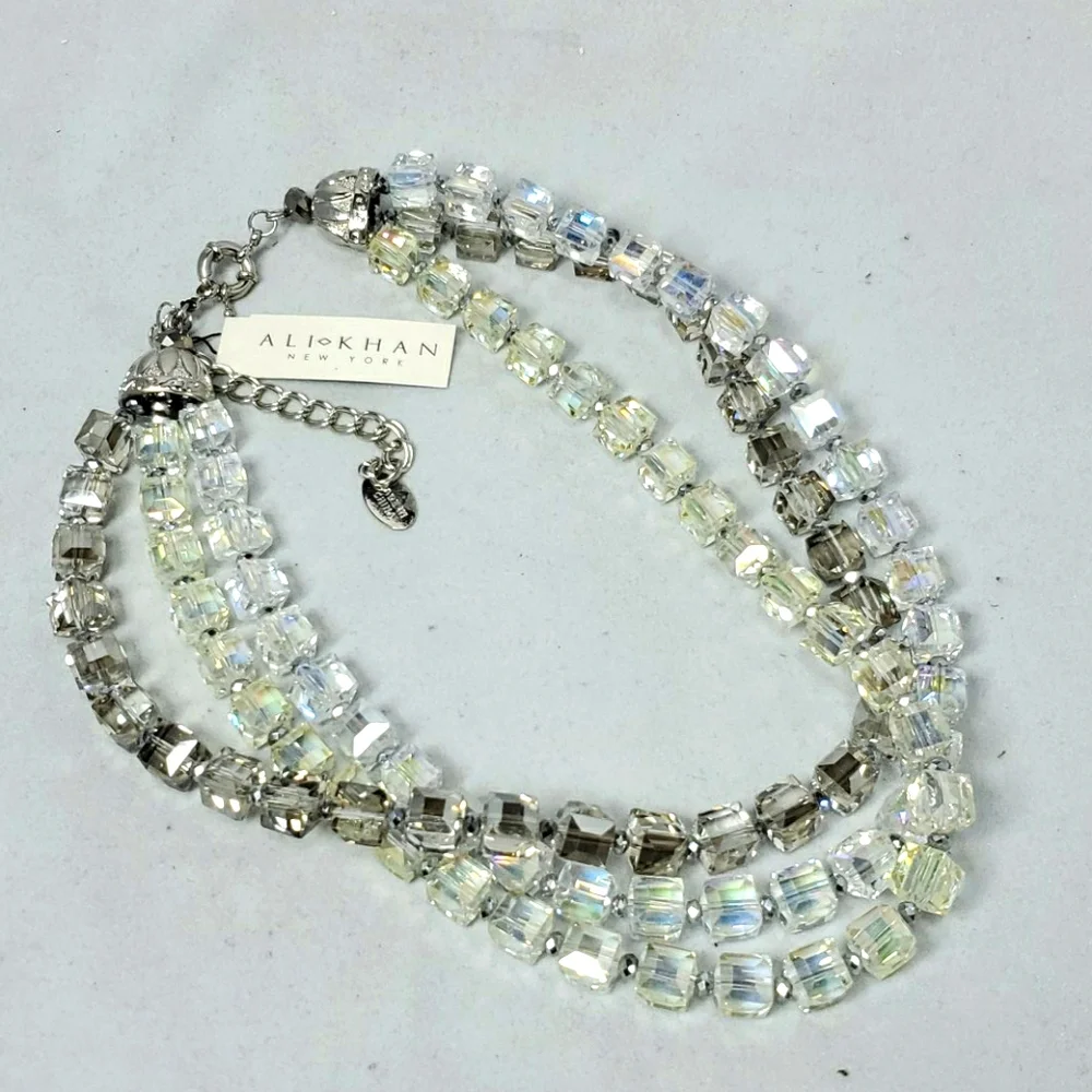 Ali khan glass cube bead 3 row necklace with casted end caps - Picture 2 of 3